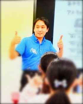 子どもの盤面に寄り添って教える櫻井先生