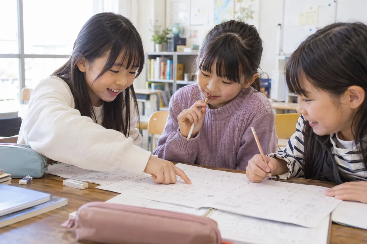 教材に向き合う子どもたちのイメージ